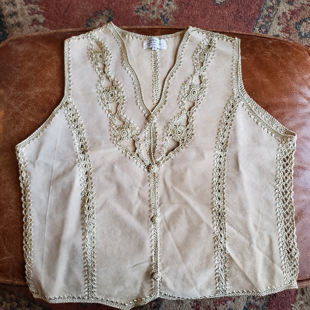Leathet Suede Crochet Trim Vest Size Medium